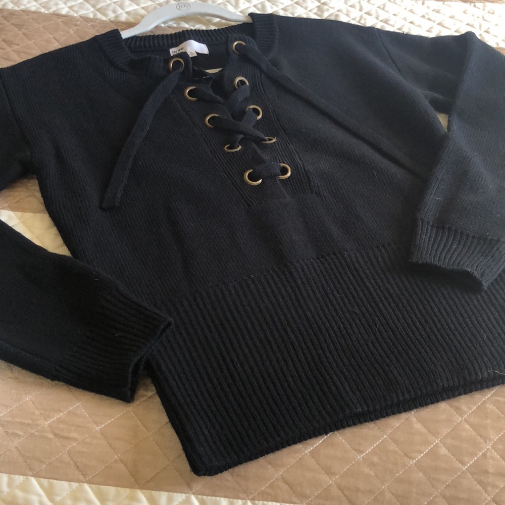 Lace up detail sweater super cute